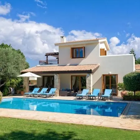 فيلة Pera “your Beautiful With Beautifully Manicured Garden” *