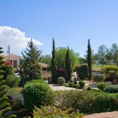 Вилла Pera “your Beautiful With Beautifully Manicured Garden”