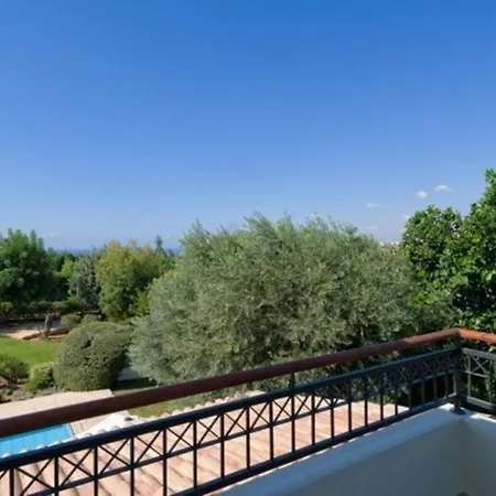 Pera “your Beautiful With Beautifully Manicured Garden” *