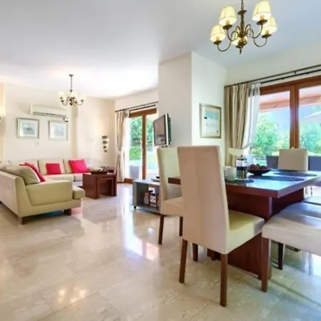 Pera “your Beautiful With Beautifully Manicured Garden” Вилла
